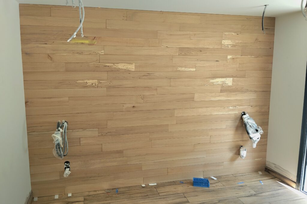 mur en parement frene