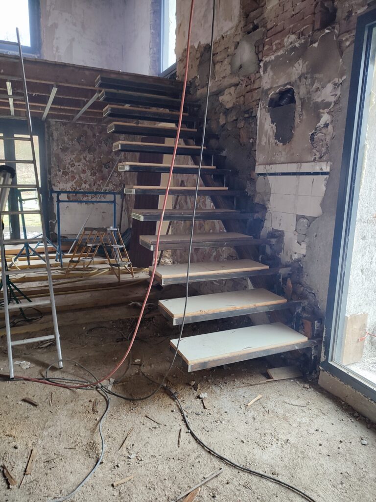 escaliers suspendu en cours de réalisation