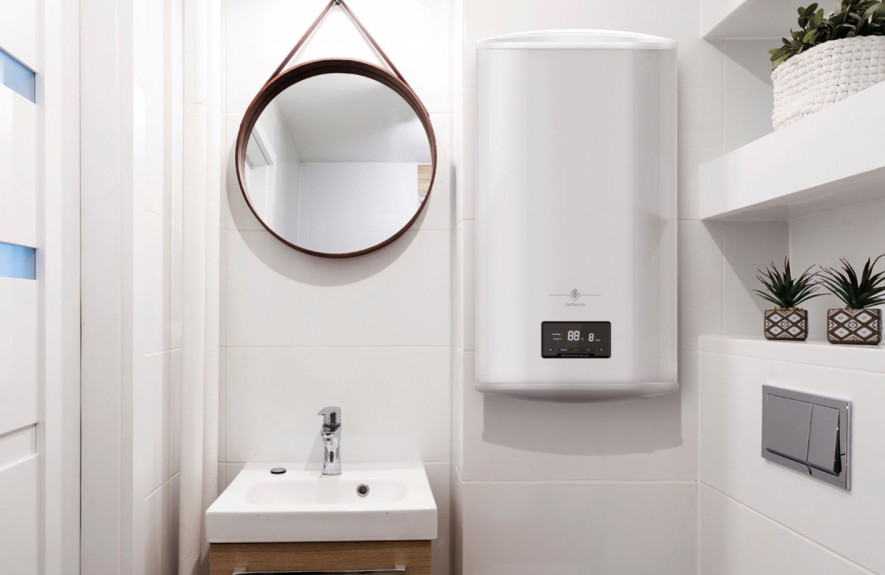 Chauffe eau électrique dans une salle de bains