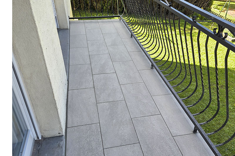 carrelage anti-dérapant d'un balcon